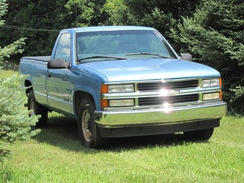 1997 chevy c2500 pickup truck 8ft long box, very clean and rust free