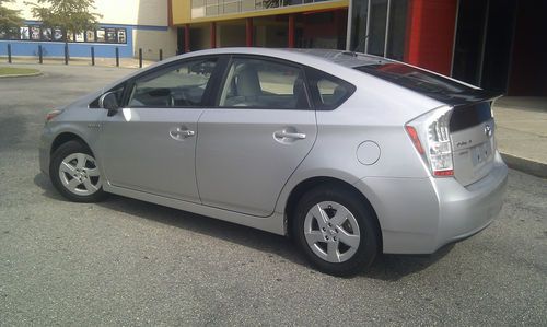 2010 prius, no accidents, beautiful condition!  buy now and start saving money!!