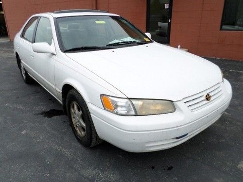 1997 toyota 4dr sdn le at