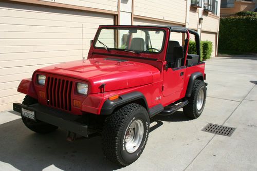 1995 jeep wrangler yj 5 speed 4 cylinder 2.5 red gray interior great condition