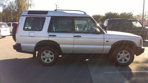 2003 silver land rover discovery s suv