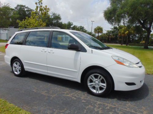 *immaculate* 7 passenger ce mini-van *exceptionally clean inside and out -