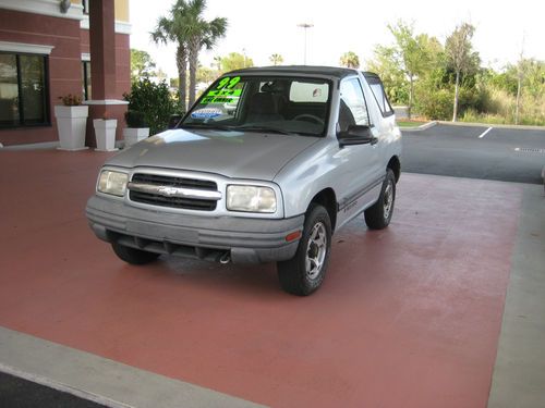 1999 chevrolet tracker 4x4 2-door 2.0l one owner from florida!