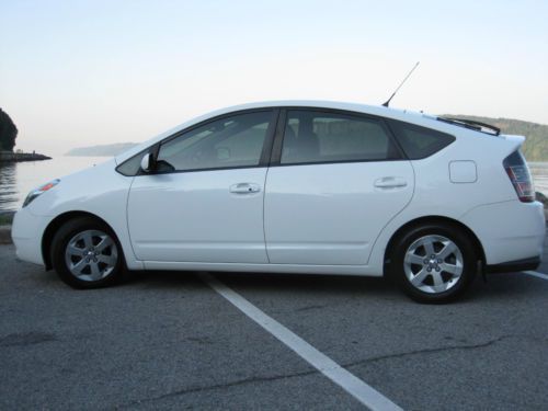 2005 toyota prius - excellent condition, new $4000.00 batteries - low mileage