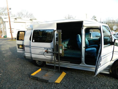 Ford hanidcap van with bruan lift *** low miles *** 1993 hitop conversion van *