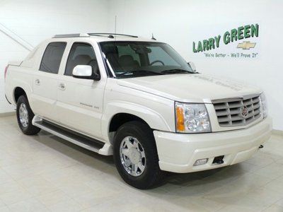 2005 cadillac escalade ext, pearl, very clean, ***we finance***