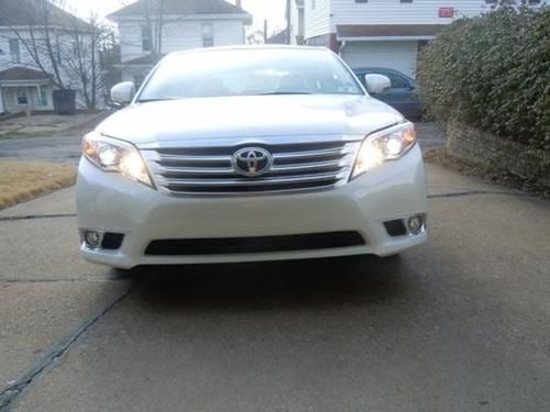 2011 toyota avalon limited - excellent condition - no reserve !!!