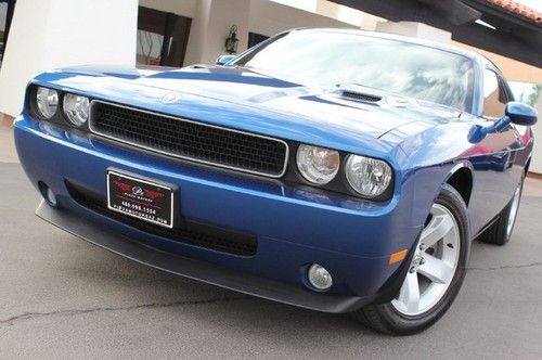2010 dodge challenger r/t. 5.7l hemi. auto. clean in/out. 1 owner