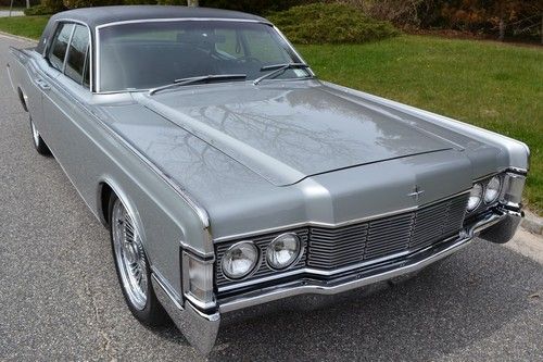1968 lincoln continental in excellent condition.
