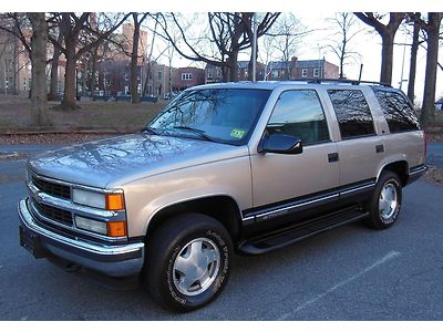 1999 chevy tahoe lt leather 4x4 beautiful 1 owner truck must see!!