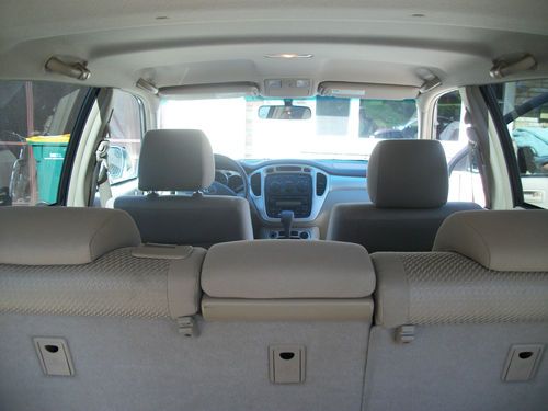 Toyota highlander...2nd owner ..7 passenger third row.2wd v6 excellent condition