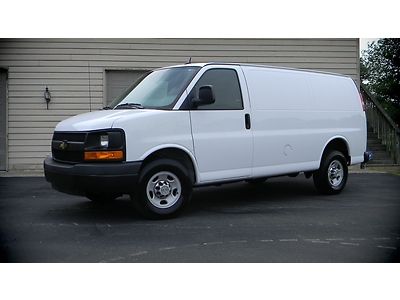 Chevrolet express 2013-low mileage-like new- clean-van-white-new-radio-traction