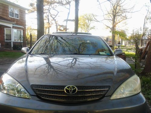 Toyota; camry le 2002 4 cylinder and 4 doors with sunwoof