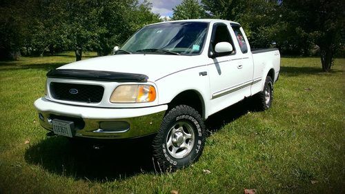 1997 ford f-150 lariat extended cab pickup 3-door 4.6l 4x4. looks lifted.