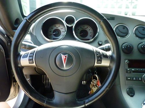 2007 pontiac solstice - like new - silver - brand new tires- gm certified