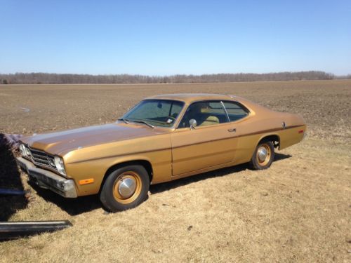 Plymouth duster 1973 gold duster