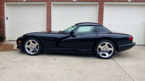 2000 dodge viper rt/10  black with black interior, one owner, 7500 miles