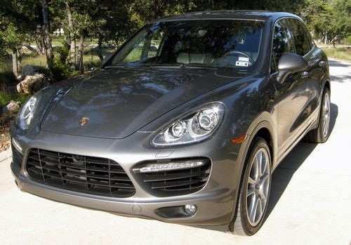2011 cayenne turbo tiptronic well-equipped with performance and comfort options!