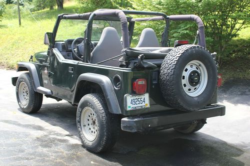 1998 jeep wrangler se sport utility 2-door 2.5l low milage, very nice condition