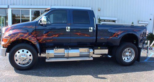2006 ford f650 pickup truck ~ 4k miles, like new, all options