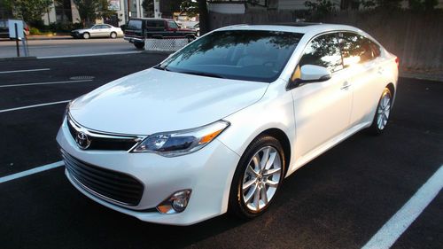 2013 toyota avalon fully loaded pearl white color