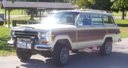 1988 jeep grand wagoneer  sport utility 4-door  clean..low miles
