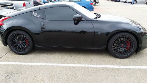 2010 nissan 370z sports package with factory warranty and extended warranty !!