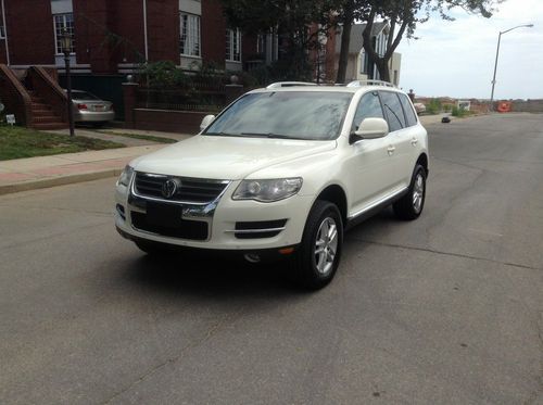 2008 volkswagen touareg technology &amp; lux package 4-door 3.6l awd  white on black