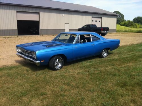 1969 plymouth road runner 383 4 speed, n96 car, great driver!