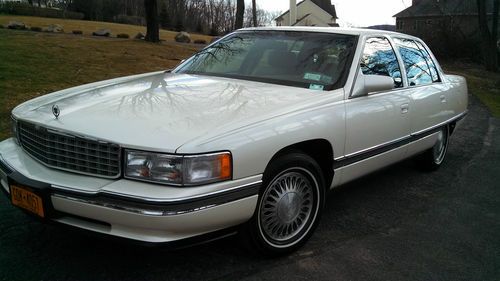 1995 cadillac deville base sedan 4-door 4.9l, family owned, mint condition