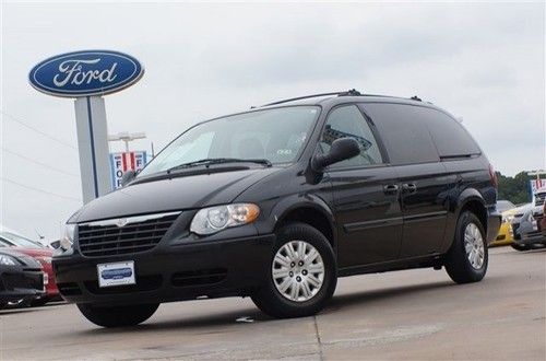 2005 chrysler town &amp; country lx