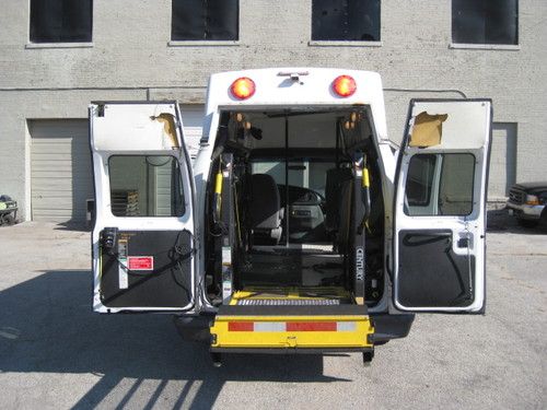2005 ford e-350 extended wheelchair hospital van