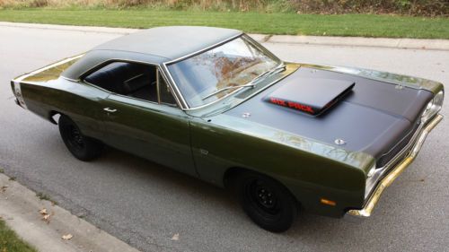 1969 super bee a12  440 sixpack 4-speed reproduction..real superbee