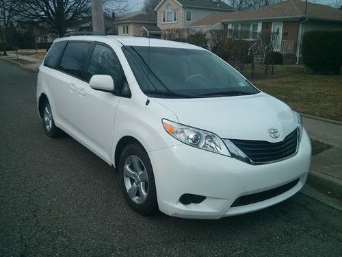 2012 toyota sienna le mini passenger no reserve runs and drives great