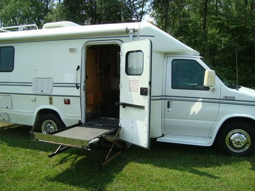 1999 ford born free wheelchair accessible / handicap motor home
