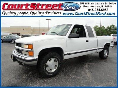 Clean z71 4x4 chevy silverado 1500 5.7l v8 runs great truck great value must see