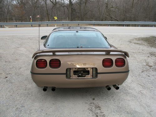 1985 corvette, runs and drives, please call for more info