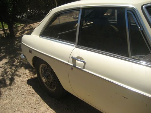 1969 mgb-gt  desert dry project car. don't search for the perfect gt, build it!