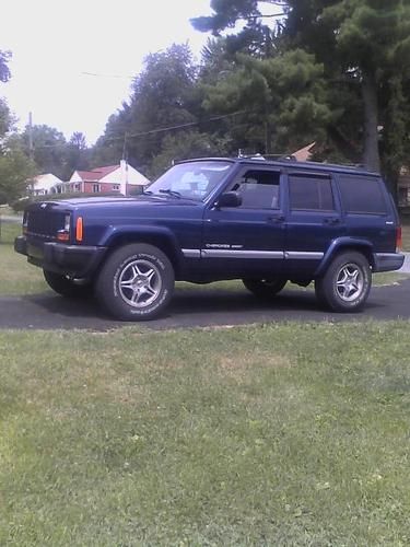2001 jeep 4x4 sport.  only 27,000k on engine!!