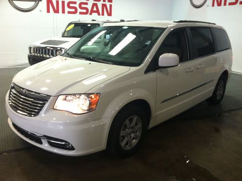 2012 chrysler town and country touring 23k leather xm power doors we finance