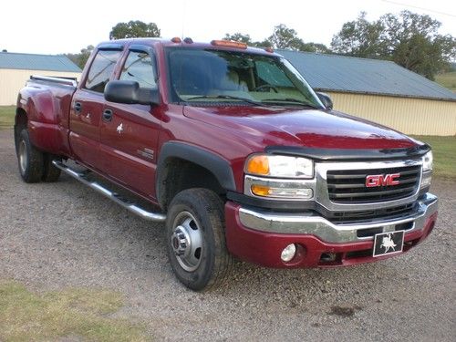 2004 gmc 3500  ( dually ) truck low milage one owner
