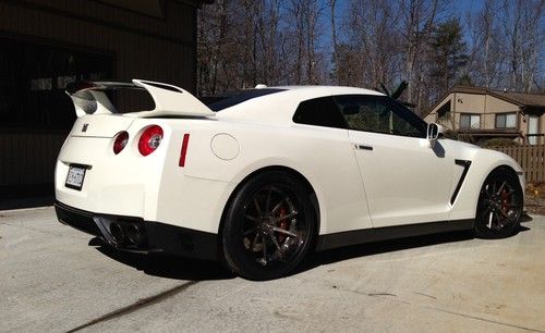 White nissan gtr 2012 with over $30,000 in extras