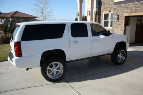 2011 lifted chevy suburban