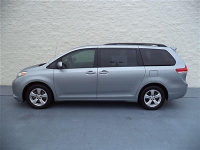 2013 toyota sienna le back up camera alloy wheels 3rd row seat