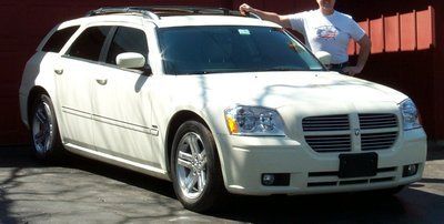 2005 dodge magnum r/t wagon 4-door 5.7l exceptionally clean summer only.