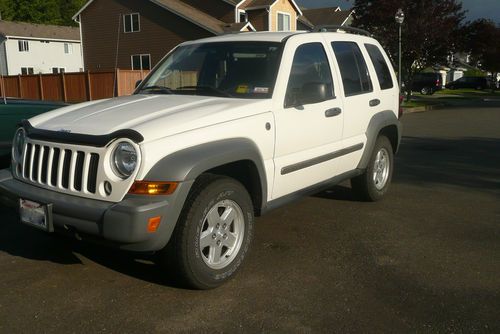 2005 jeep liberty select track 4wd.  best one you'll find!