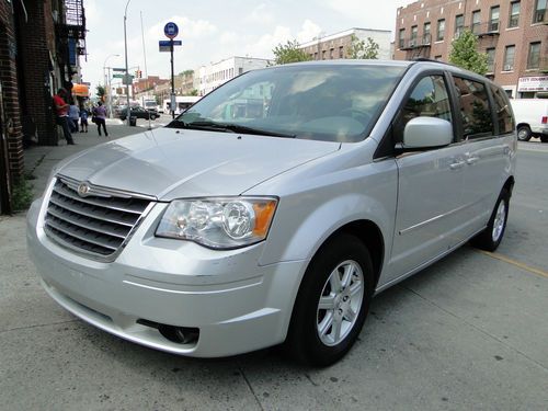 2010 chrysler town country touring priced 2 sell low miles grand caravan 08 09