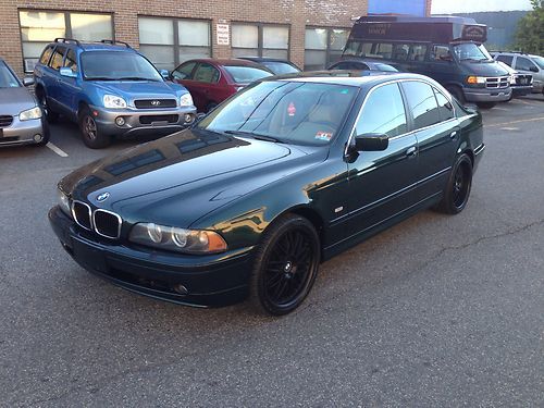 Mint condition 2003 bmw 525i metallic green hard to find in this beautiful cond
