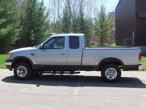 1999 ford f-150 xlt extended cab, 4wd 4.6 automatic, bed liner 151k miles