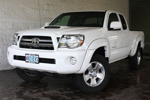 We finance!!! 2010 toyota tacoma pre runner extended cab pickup 4-door 4.0l